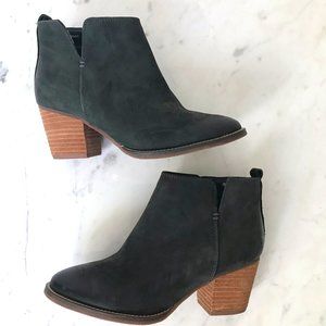 Blando waterproof Hunter Green booties SZ 7